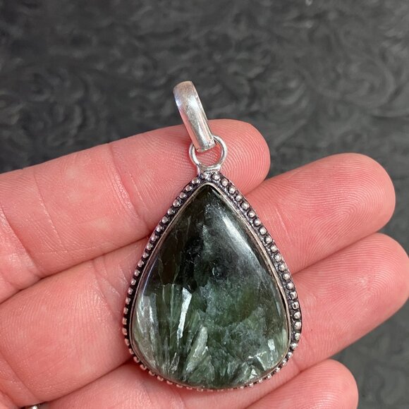 Natural Seraphinite Stone Pendant Crystal Gemstone Jewelry - Picture 1 of 6